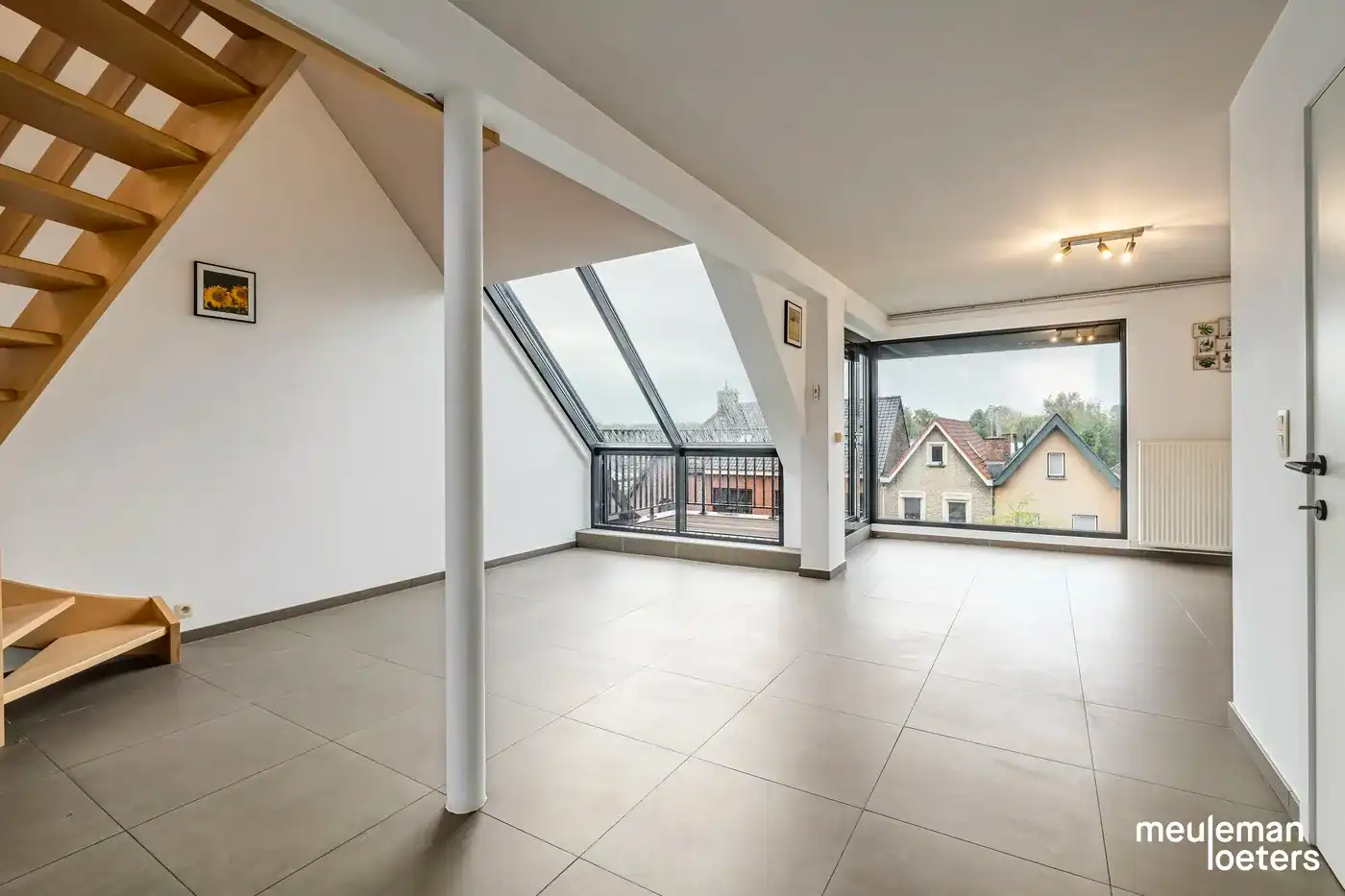 Lichtrijk en eigentijds penthouse met drie slaapkamers, twee terrassen en overdekte parkeerplaats foto 2