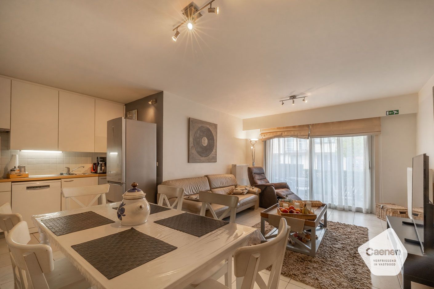🌊 Te koop: Gelijkvloers appartement met 2 slaapkamers + slaaphoek met uitzonderlijk groot terras – vlak bij zee! foto 6