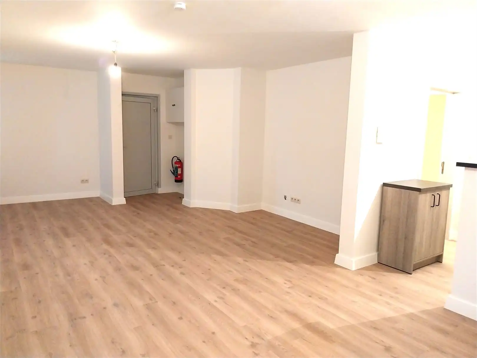 TE HUUR: Gelijkvloers appartement met 2 slaapkamers in het centrum van Zolder! foto 2