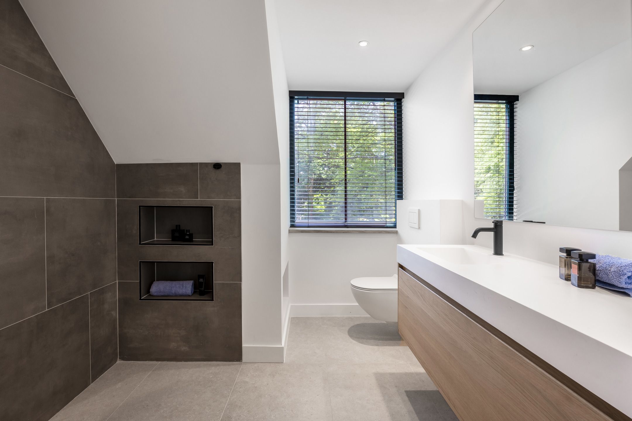 Luxe volledig gerenoveerde villa op een prachtig hoekperceel foto 40