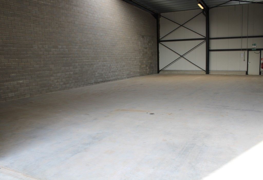 Magazijn (+- 200m²) foto 5