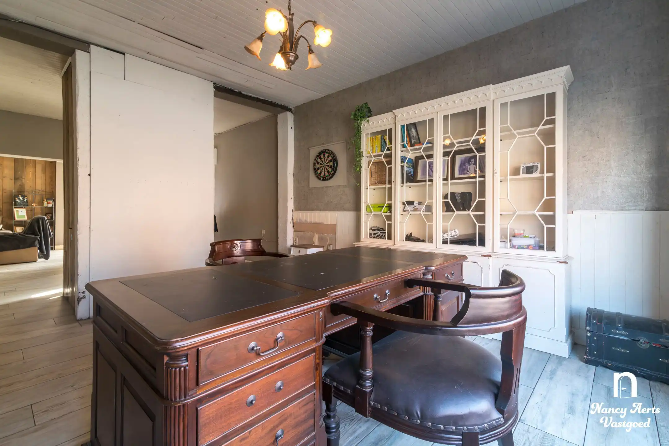 Ruime halfopen woning met tuin en veel potentieel foto 28