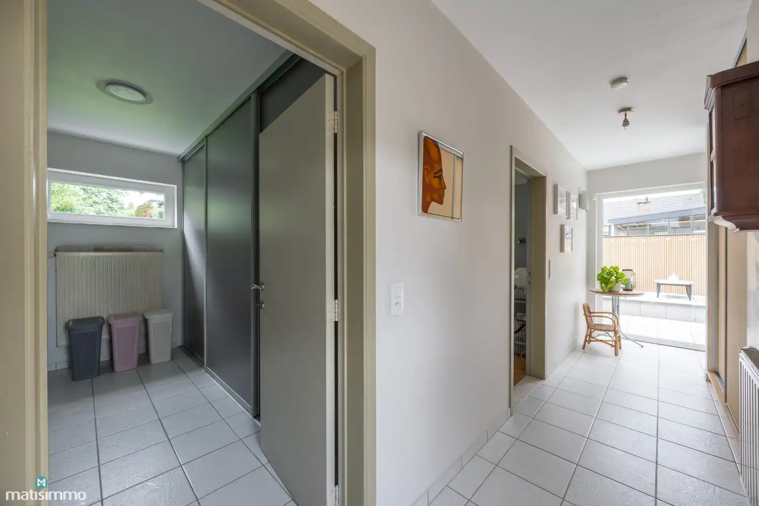 INSTAPKLAAR GERENOVEERDE WONING MET 3 SLAAPKAMERS, GARAGE, CARPORT EN PRACHTIGE TUIN NABIJ HET KANAAL EN DE MAAS IN LANAKEN foto 14