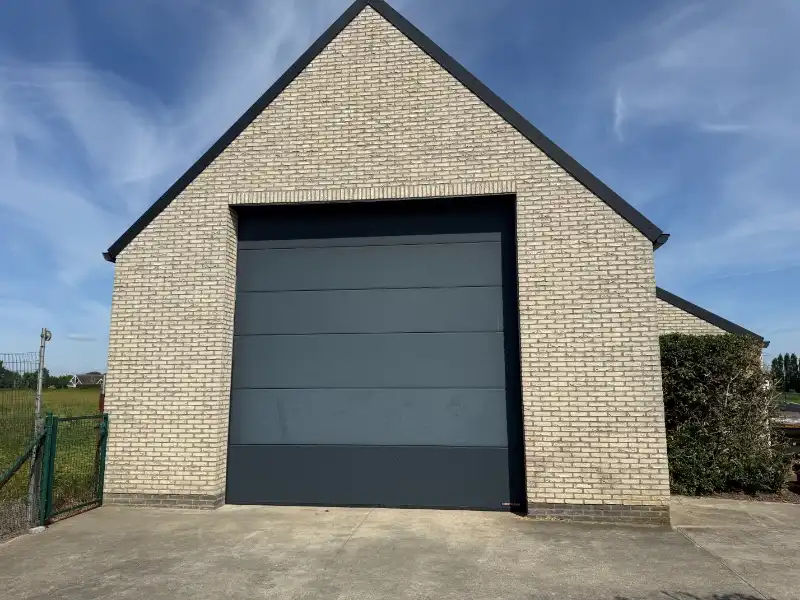 Ruime bungalow met grote tuin en loods te huur foto 8