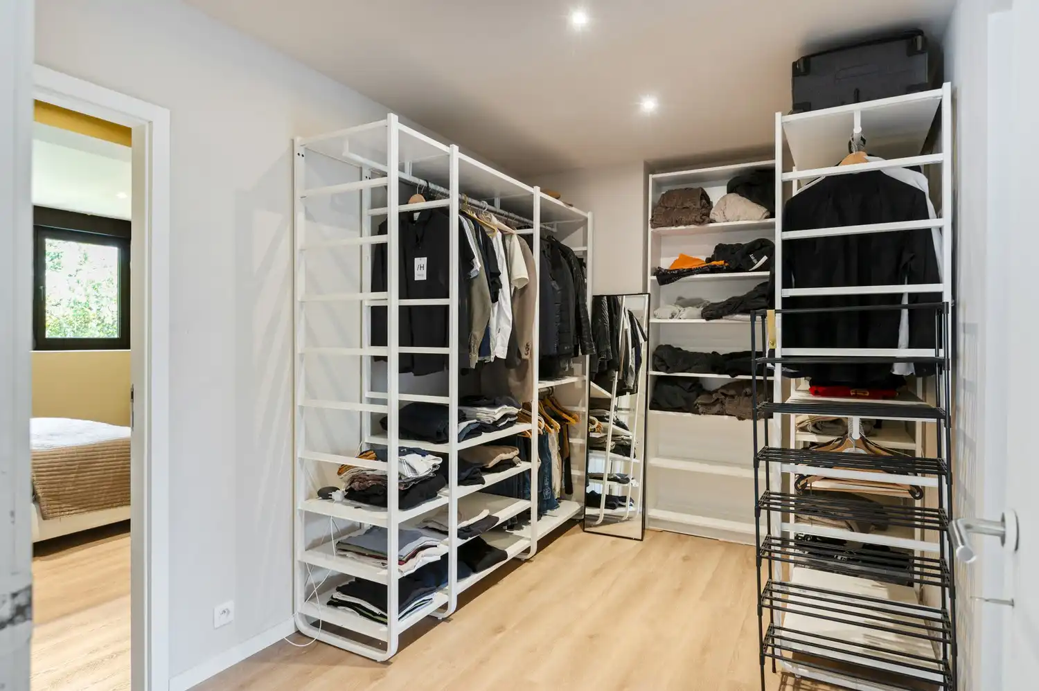 Instapklare woning met 4 slpkrs in hartje Edegem foto 13