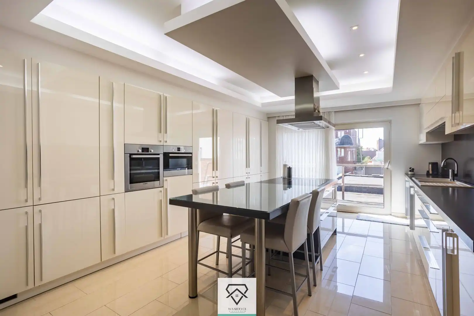 Ruim handelshuis te koop bestaande uit duplexappartement en dubbele handelsruimte foto 16