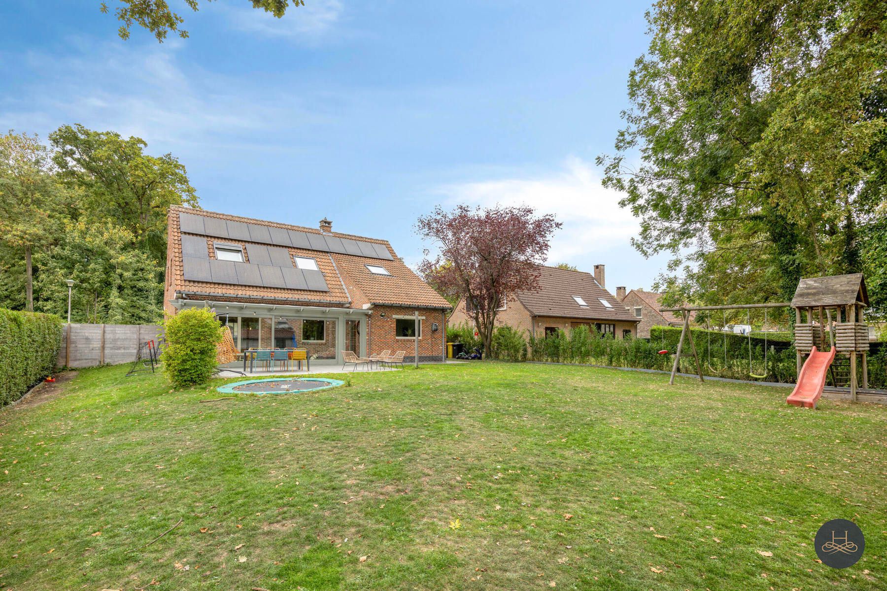 Gerenoveerde en energiezuinige open bebouwing in groene wijk foto 4