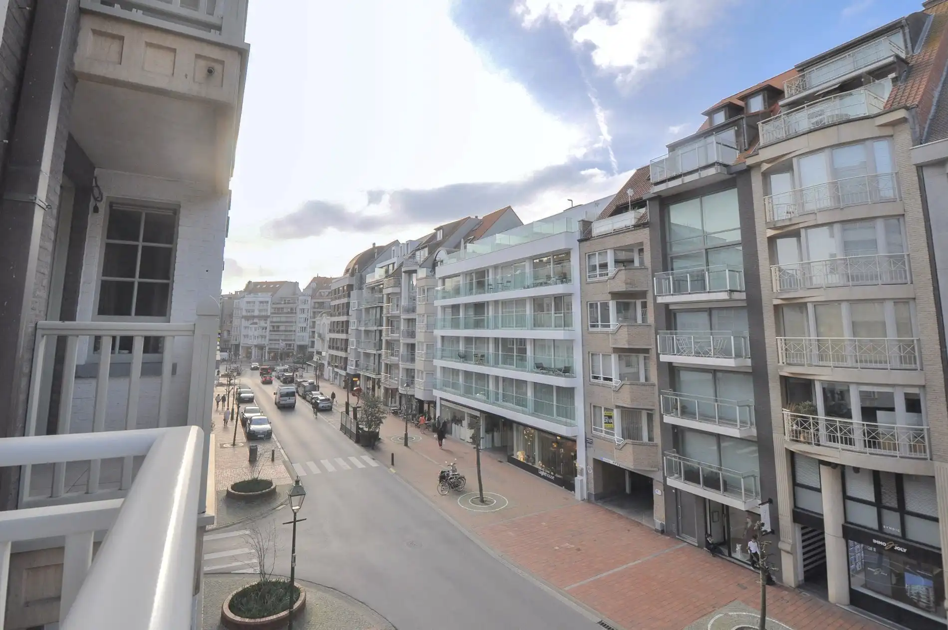 Topaanbieding – Uitzonderlijk ruim appartement gelegen in een stijlvolle residentie. foto 12