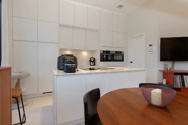 Luxueus ingericht appartement met 2 slaapkamers in de gezelligste straat van Genk foto 9