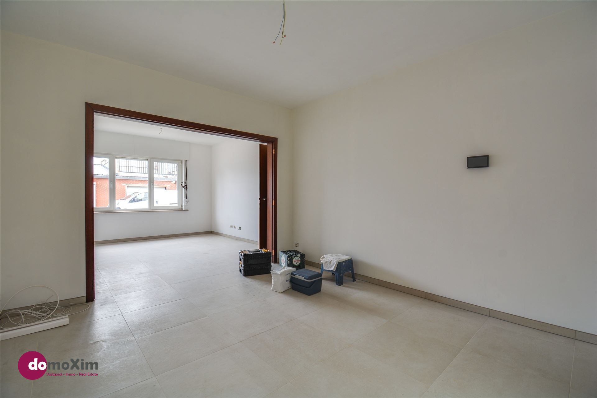Gerenoveerde woning met loods, stallen en serre op een terrein van 32 are foto 4