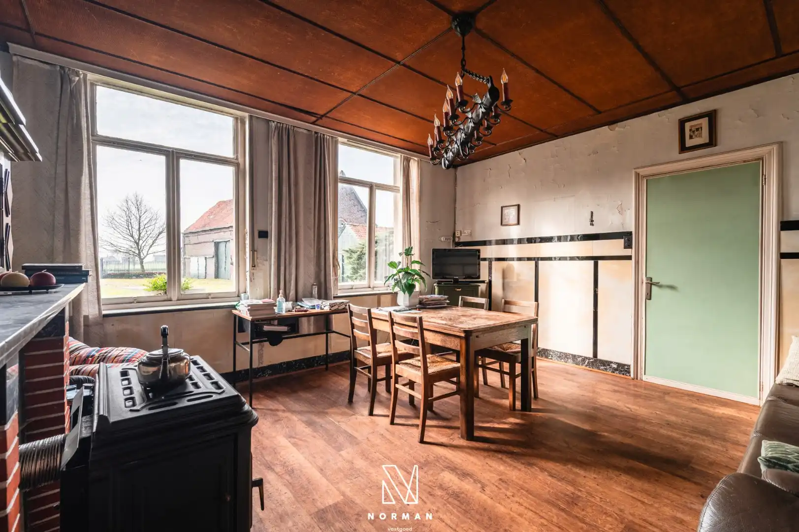 Unieke erfgoedhoeve op 33400 m² met dreef, bijgebouwen en landelijke vergezichten foto 12