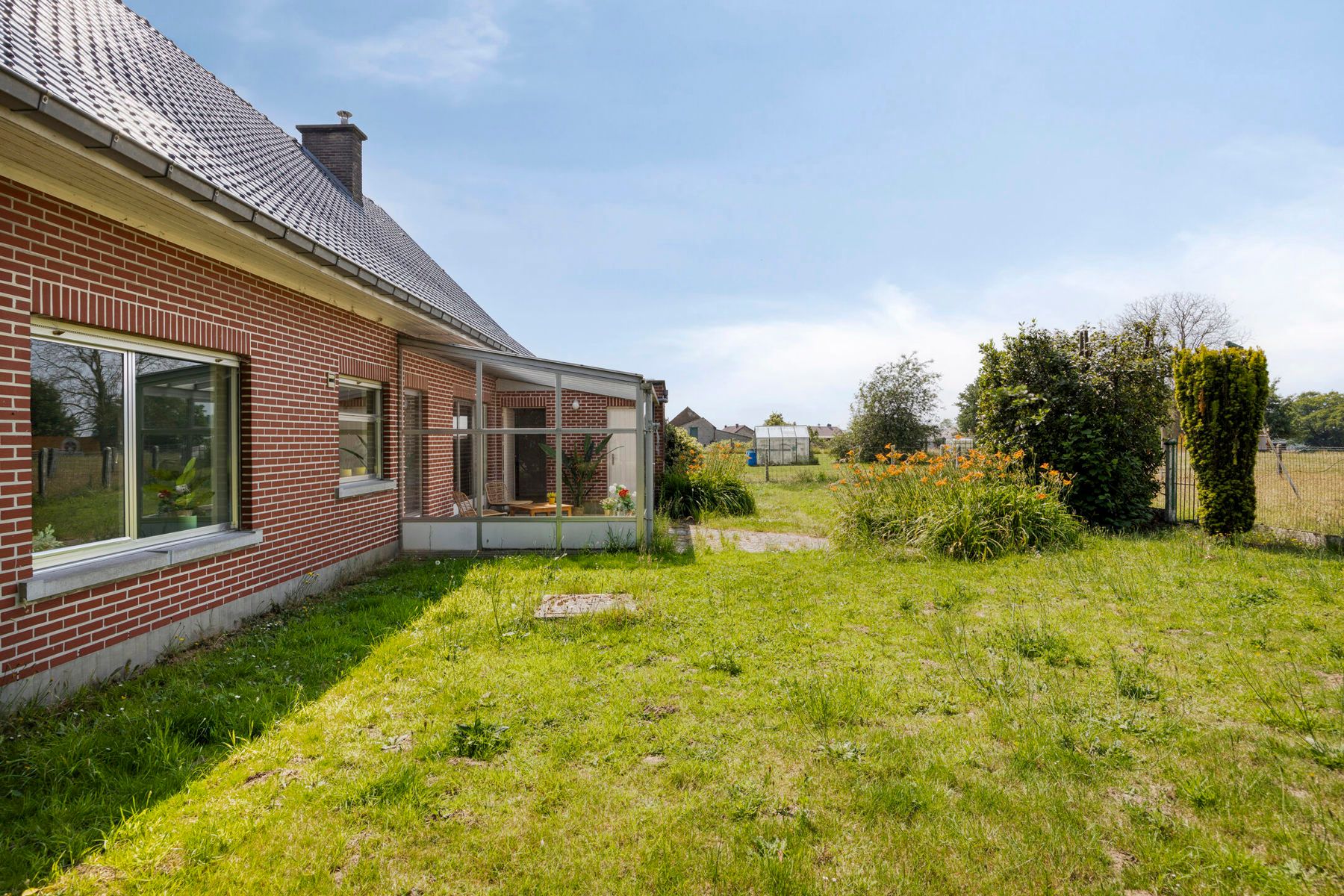 Ruime gezinswoning met garage, veel licht en mogelijkheden tot 6 à 7 kamers, kangoeroewoning of vrij beroep, vlak bij kasteelpark Ter Rijst. foto 38