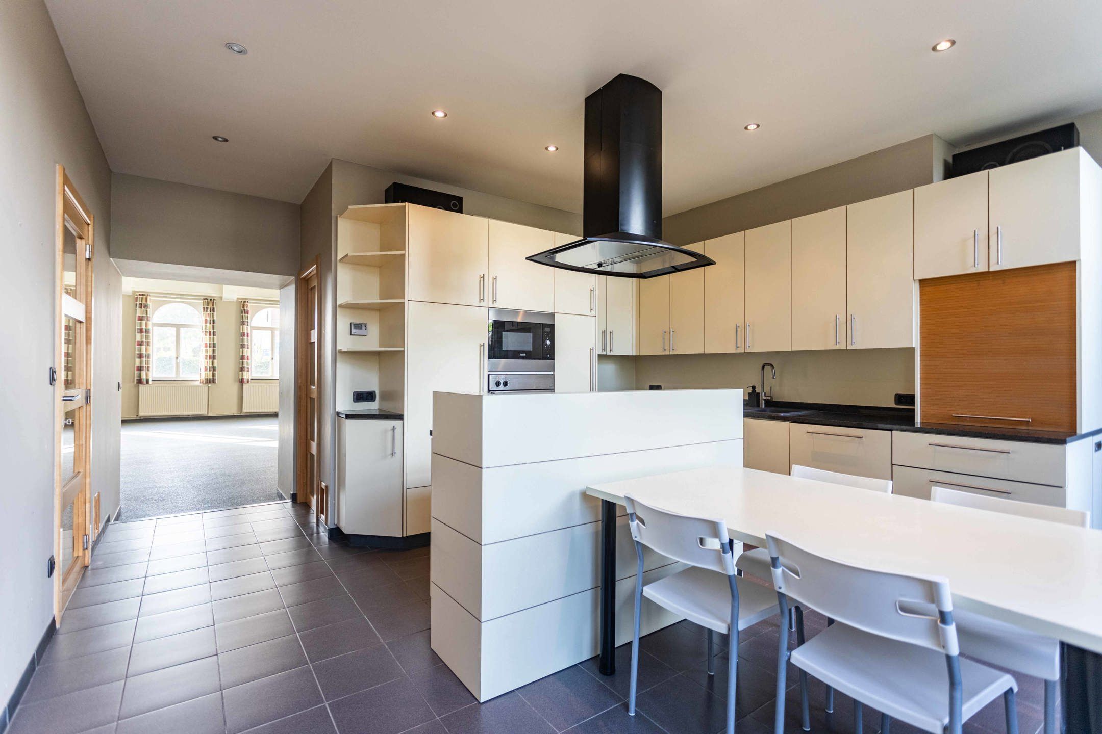 Authentiek gerenoveerde woning met garage in Mater dorp foto 10