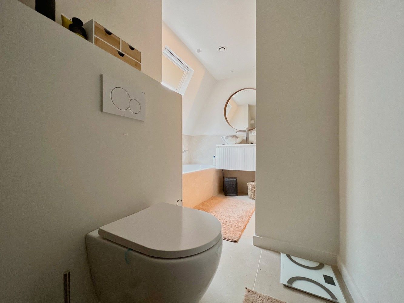 Kwalitatief vernieuwde woning met zonnige tuin (1004m²) foto 14