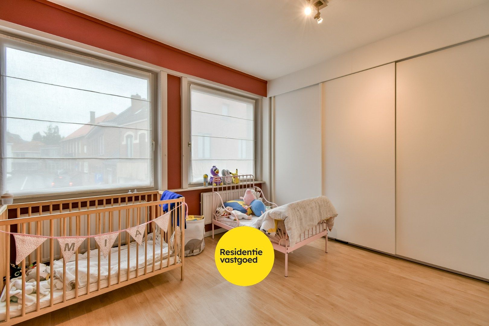 Ruime, centraal gelegen gezinswoning met dakterras en 5 slaapkamers!  foto 10