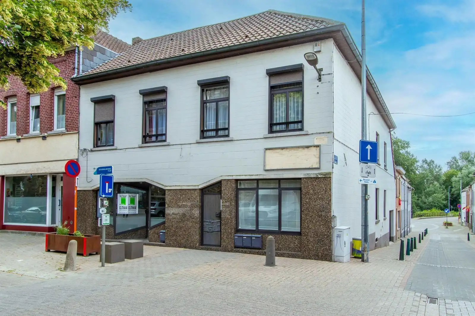 Handelspand in centrum Lembeek foto 3