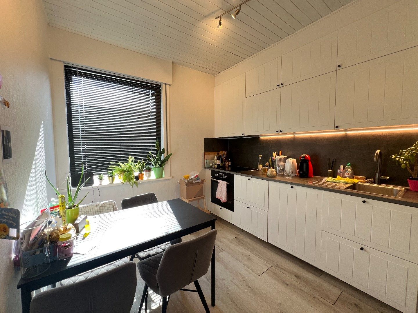 Knusse rijwoning met 3 slaapkamers en tuin foto 8