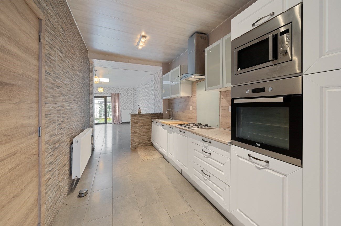 Ruime woning met tuintje en terras. foto 3