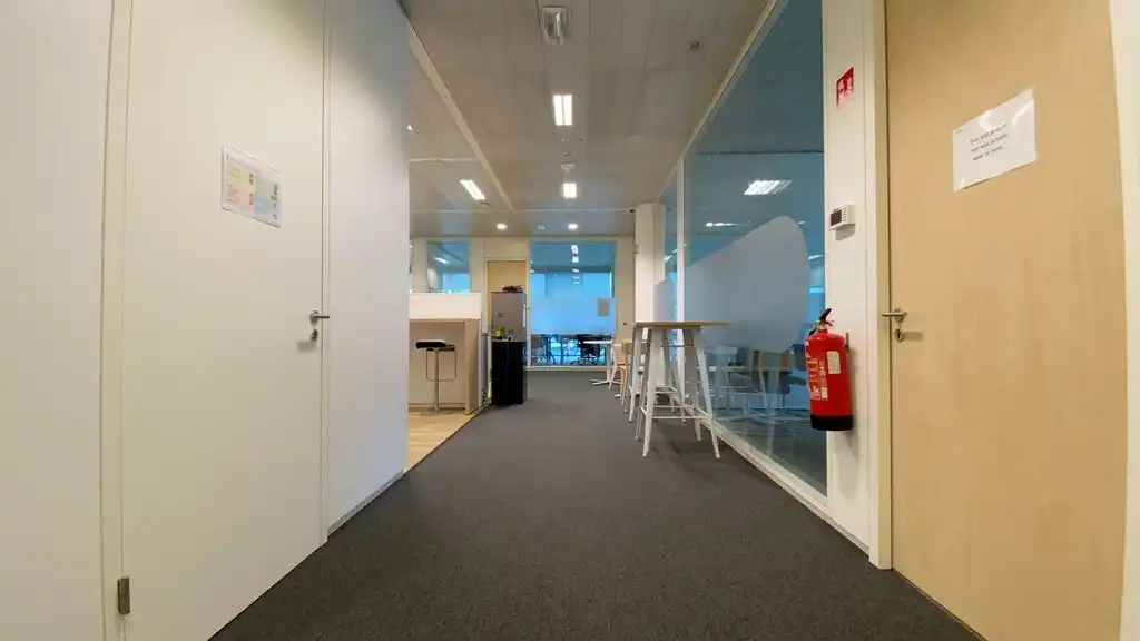 Instapklaar kantoorgelijkvloers te huur in Blue Towers in Gent foto 21