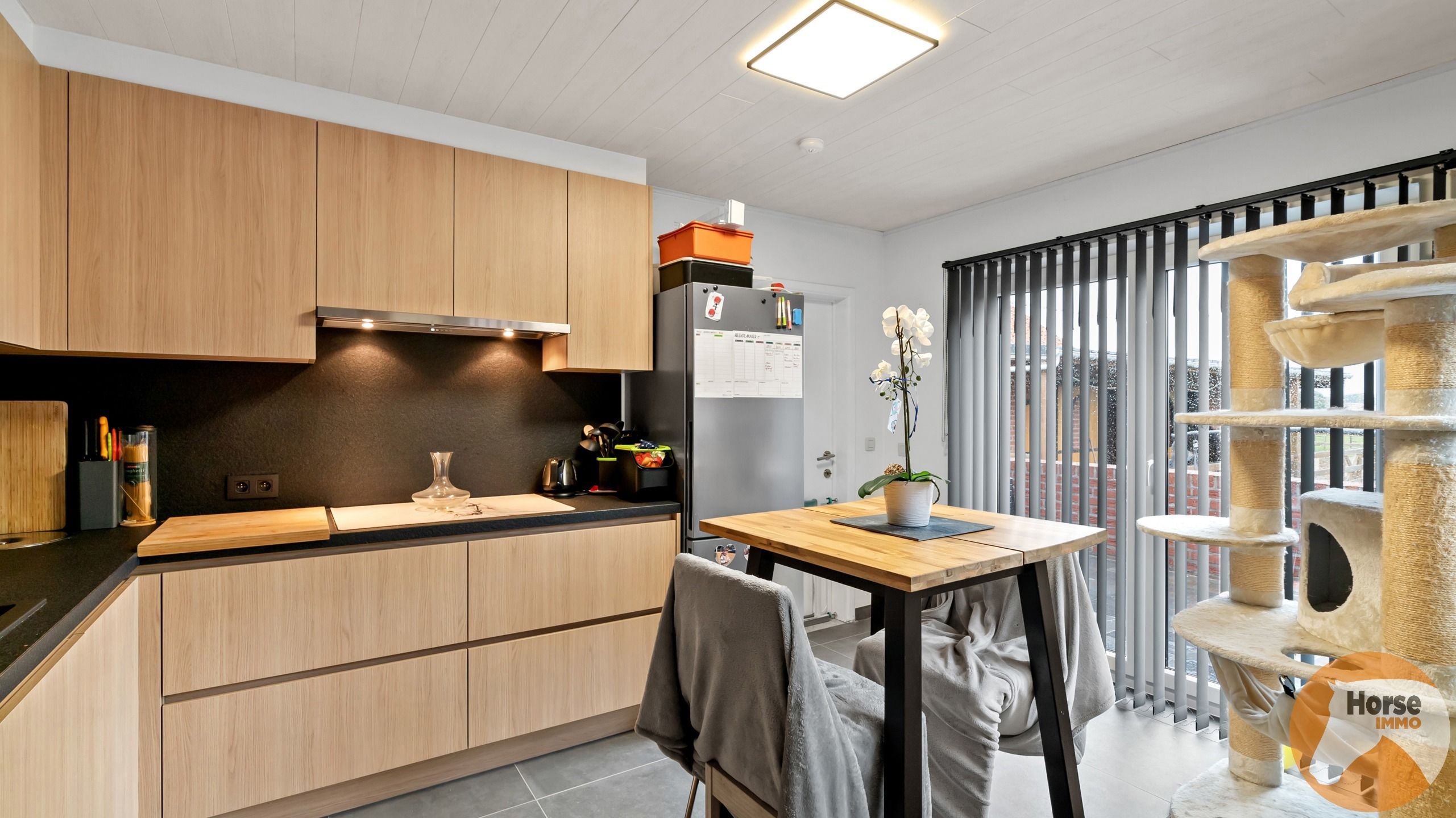 BILZEN-HOESELT - Gerenoveerde woning met paardenstal foto 10