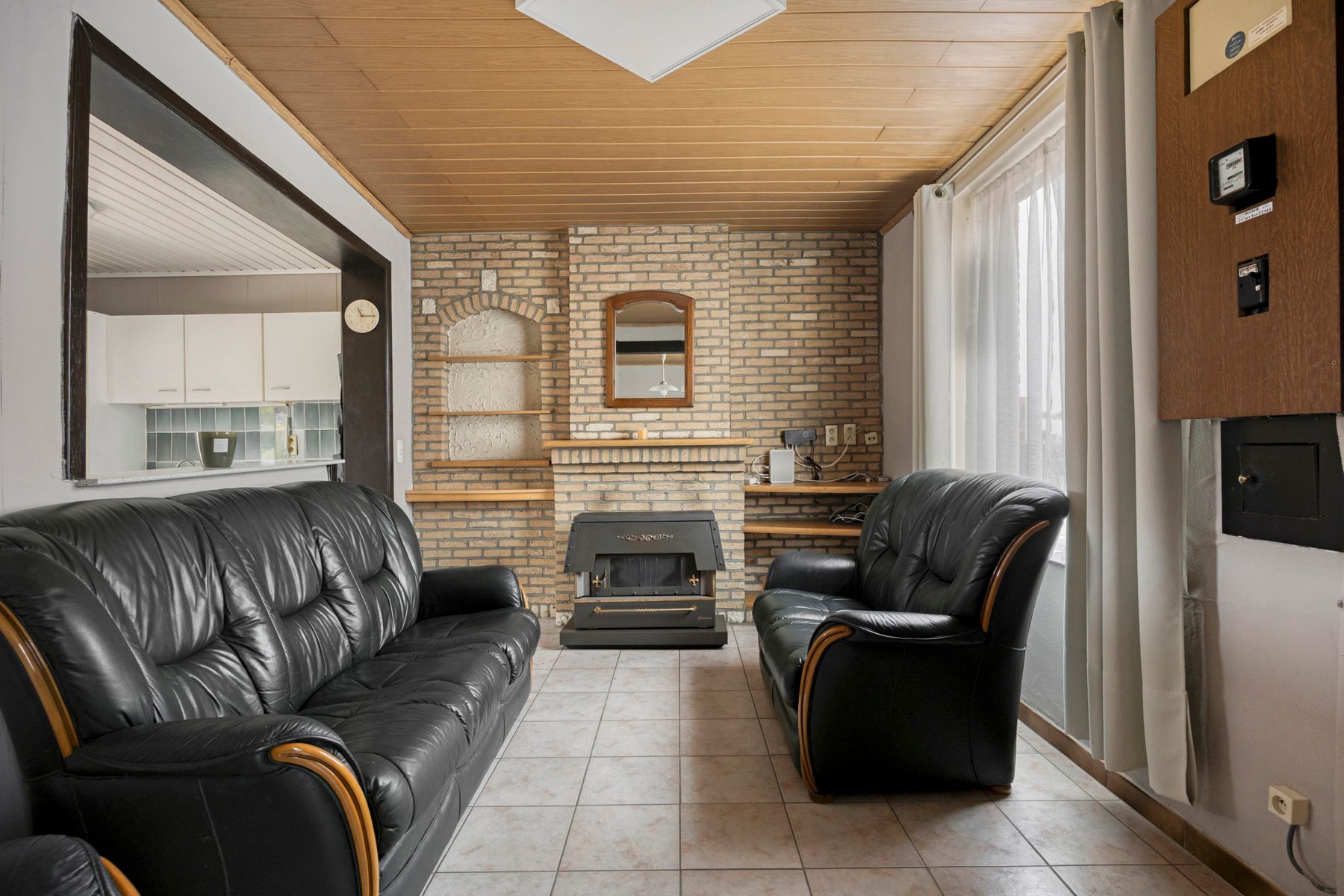 Charmante te renoveren woning met tuin foto 3