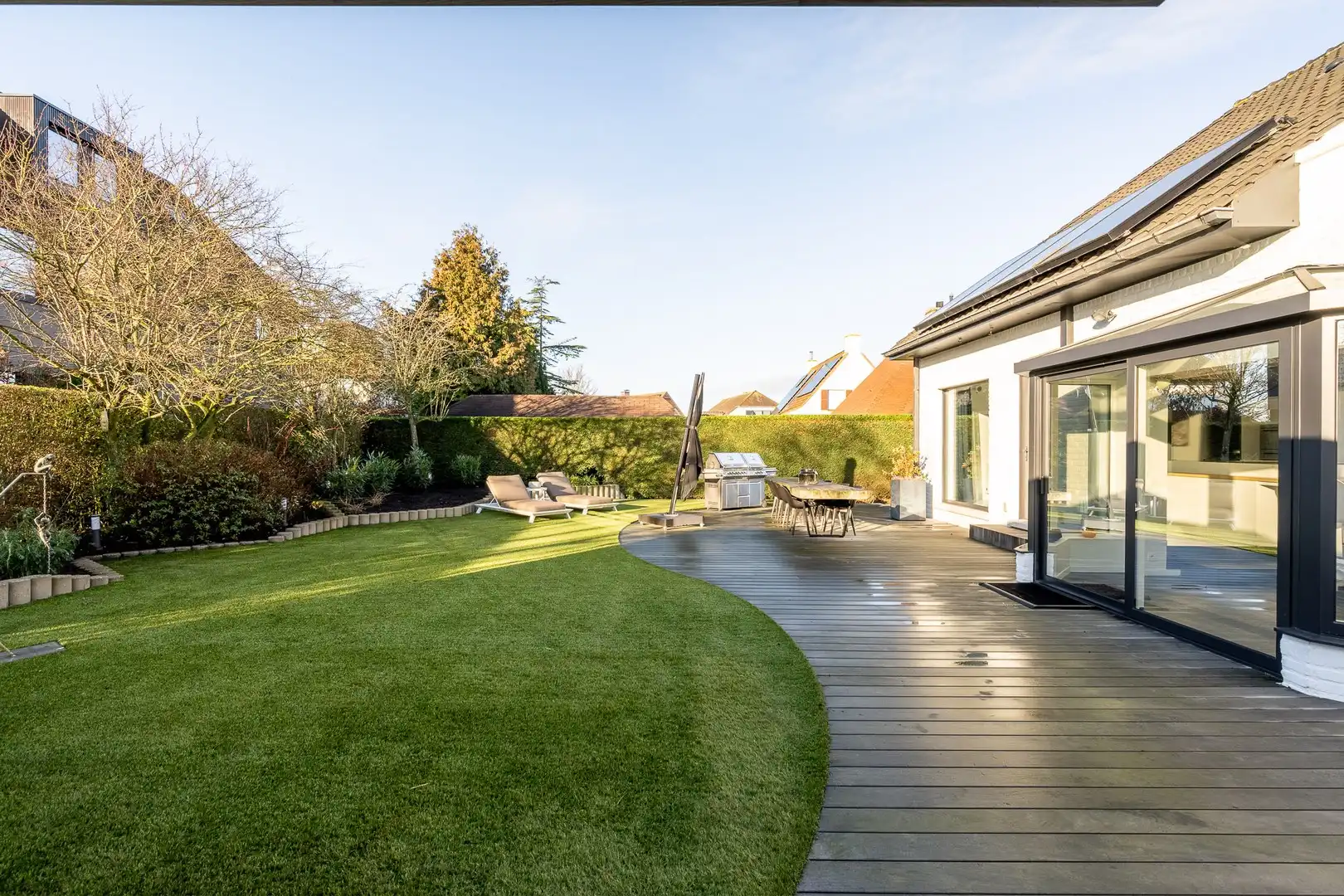 Alleenstaande villa met 4 slaapkamers in een residentiële omgeving. foto 20