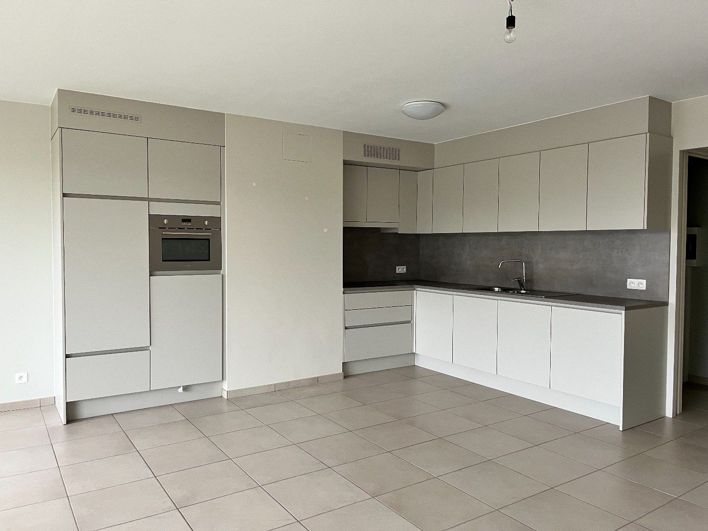 Centraal gelegen appartement met 2 slaapkamers en garage  foto 5