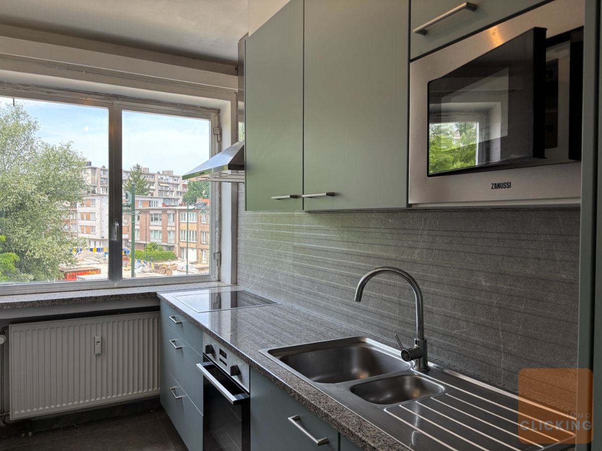 Lichtrijk 2 slaapkamer appartement met terras foto 10