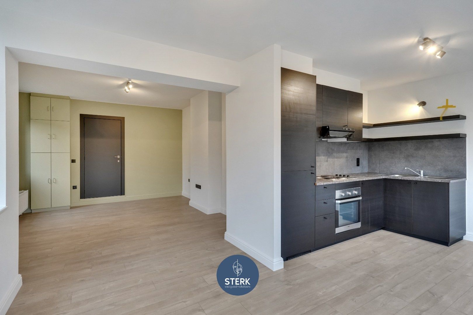 GELIJKVLOERS 1 SLPK-APPARTEMENT MET TUIN IN ZUTENDAAL !  foto 3