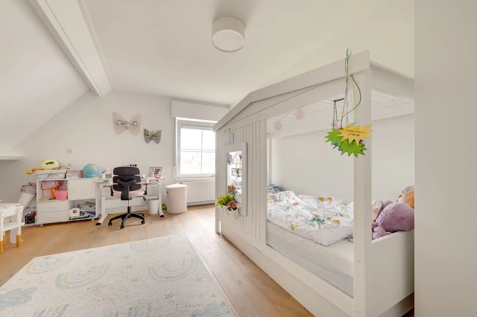 Karaktervolle alleenstaande ruime villa met rondom tuin op korte afstand van het strand  foto 19