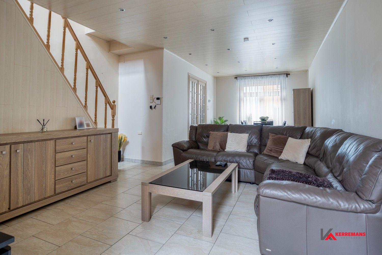 Instapklare woning met 4 slaapkamers, tuin en garage. foto 7