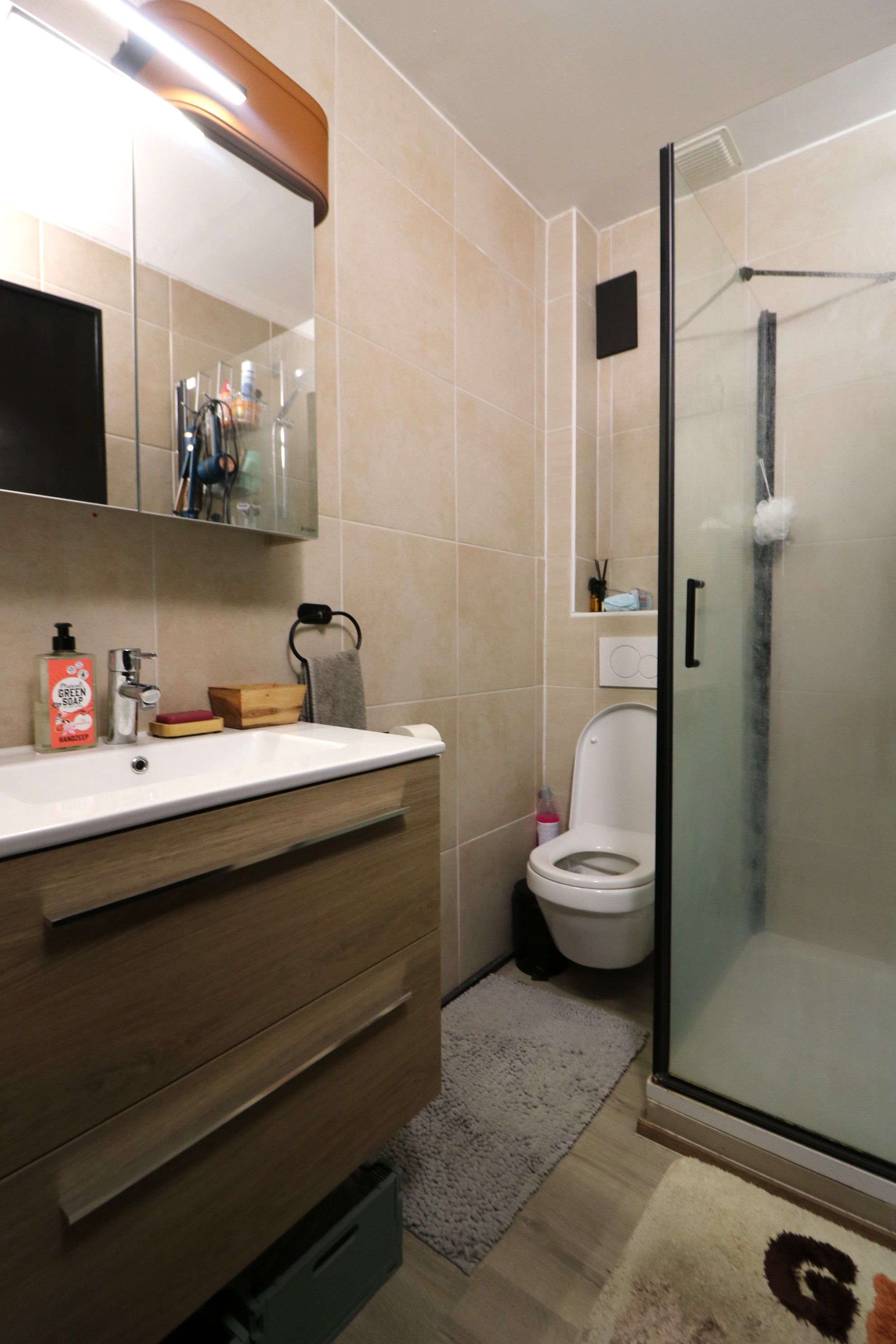 Gerenoveerd 2-slaapkamerappartement foto 4