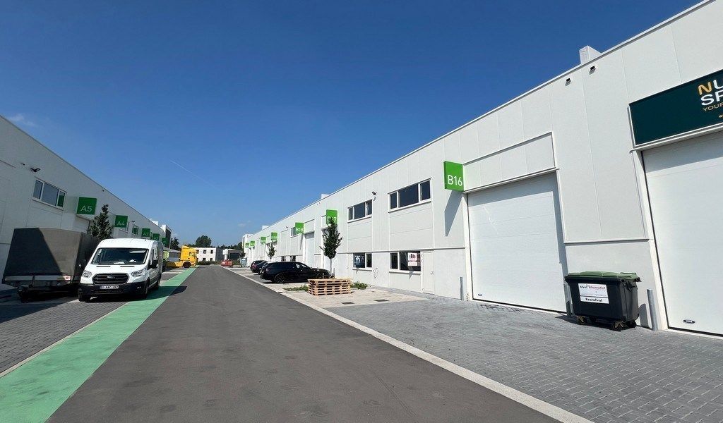 Nieuwbouw magazijn te koop vlakbij R4 in Evergem foto {{pictureIndex}}