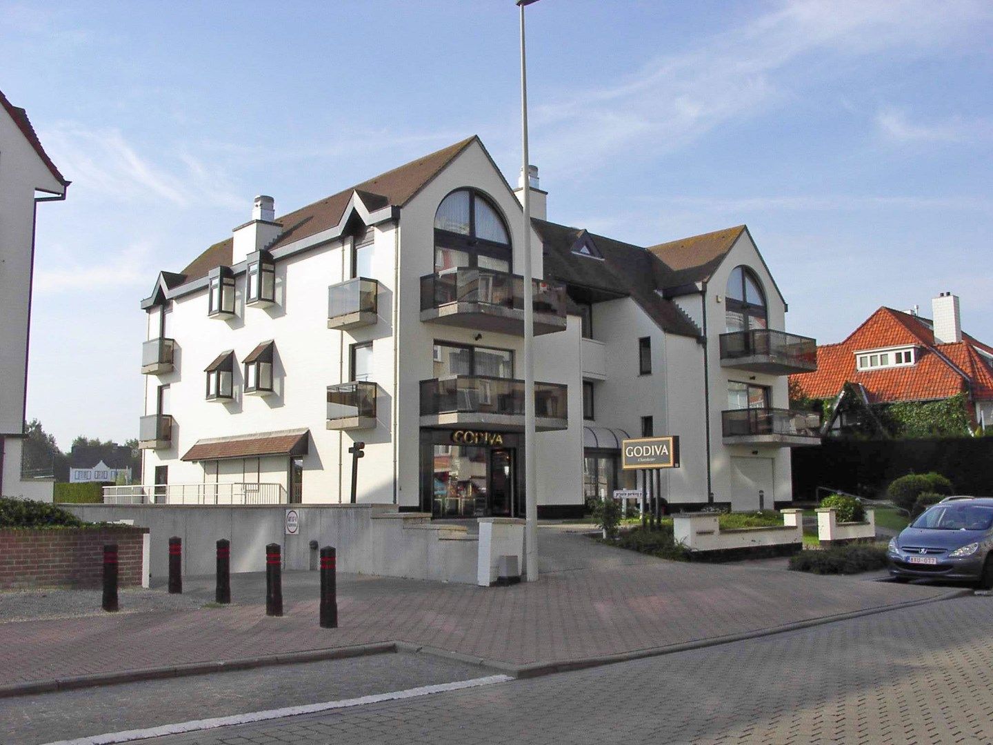 Gesloten garagebox gelegen in een kleine residentie in hartje Zoutje foto 1