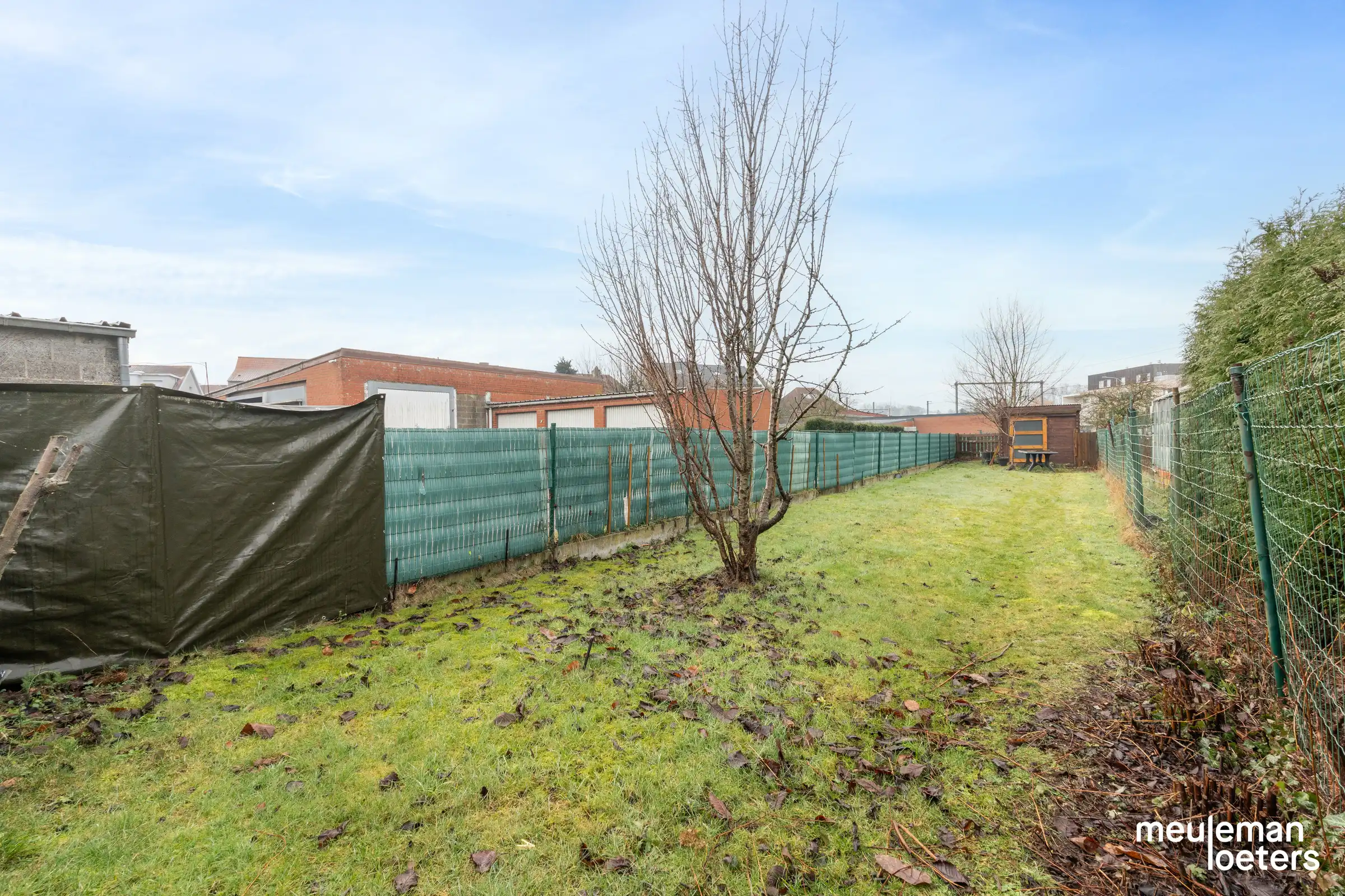 Charmante te renoveren halfopen woning met garage en ruime tuin foto 18