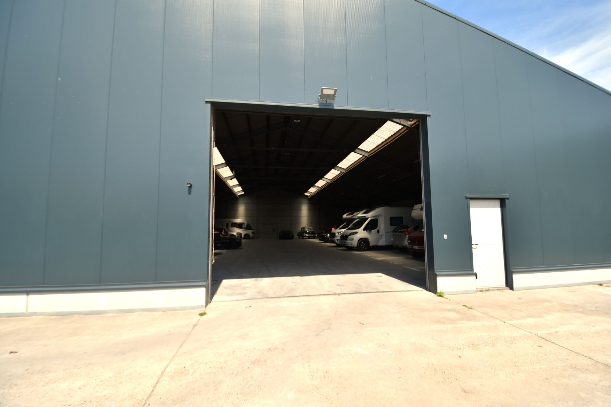 Loods (850m²) te koop in het industriepark SCHATTING te Zedelgem foto 6