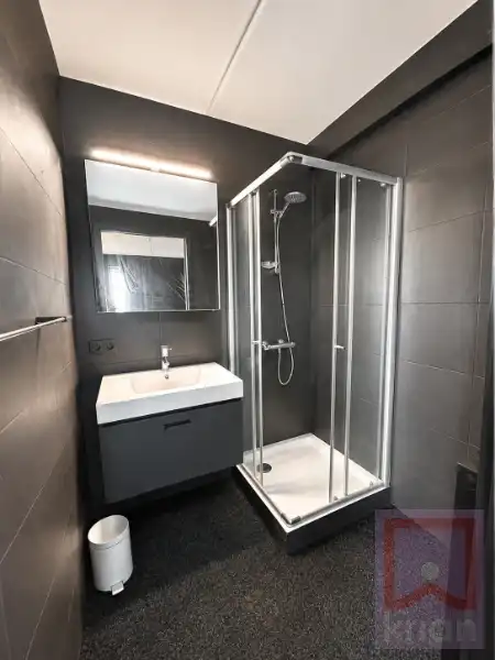 Instapklaar dakappartement met groot terras – inclusief meubilair foto 4