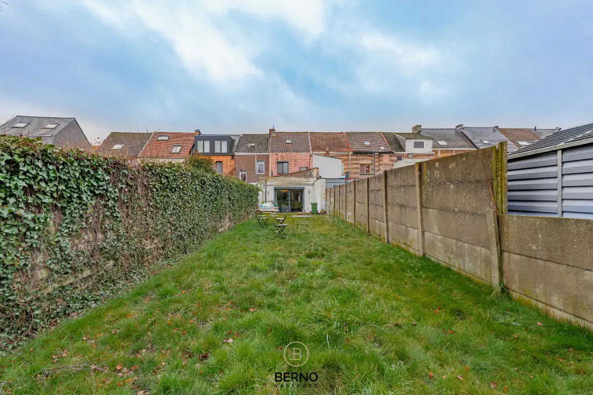 Gerenoveerde woning met garage op toplocatie foto 16