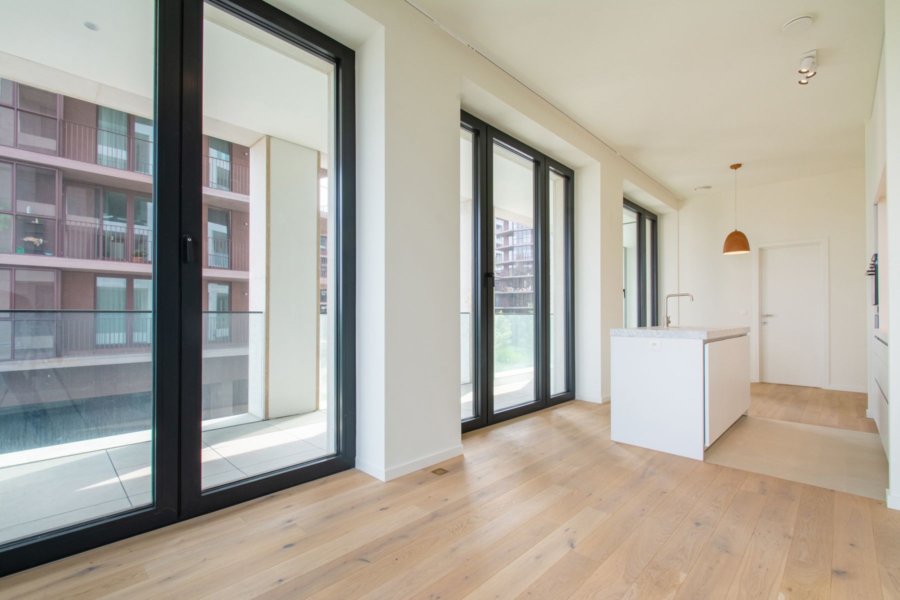 Ruim nieuwbouw ongemeubeld appartement met 2 slaapkamers foto 3