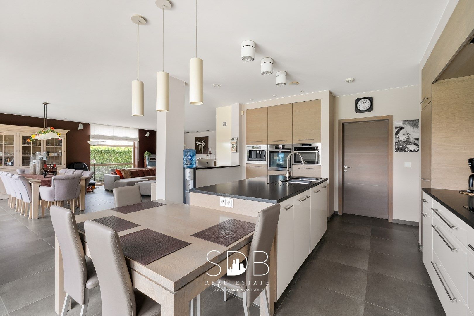 Moderne villa met gezinstuin en zwembad op 1.685m²  foto 8