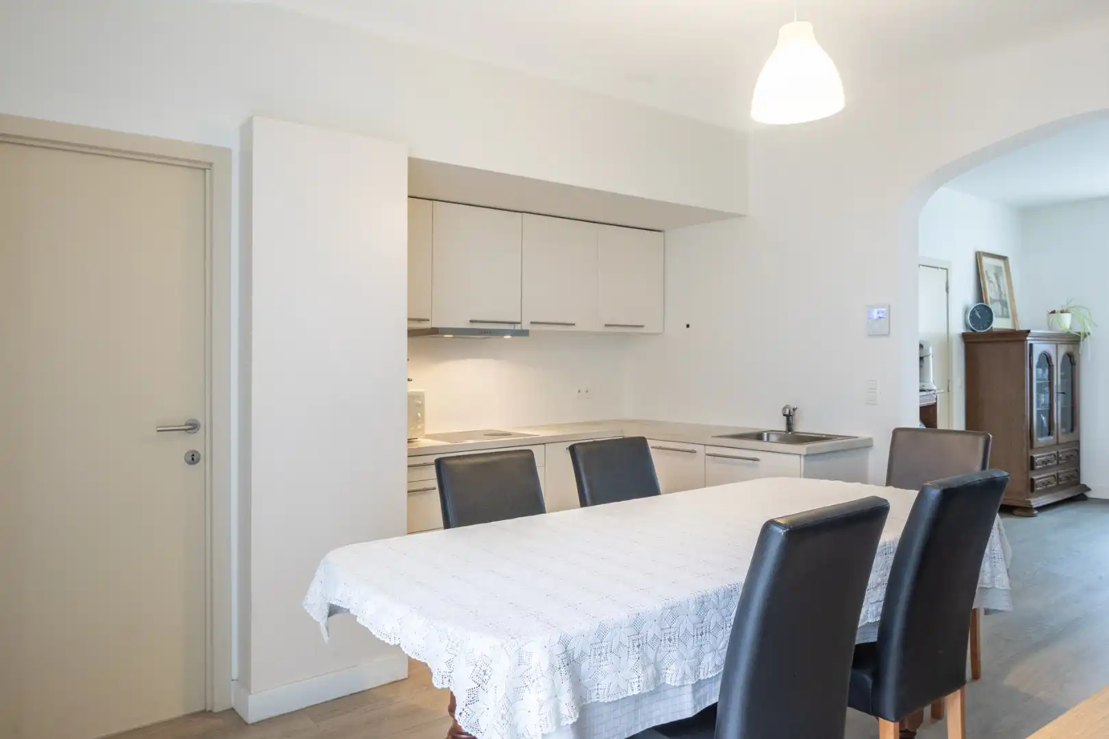 Opportuniteit ..reeds 2 gerenoveerde appartementen en in TOP staat!! foto 25