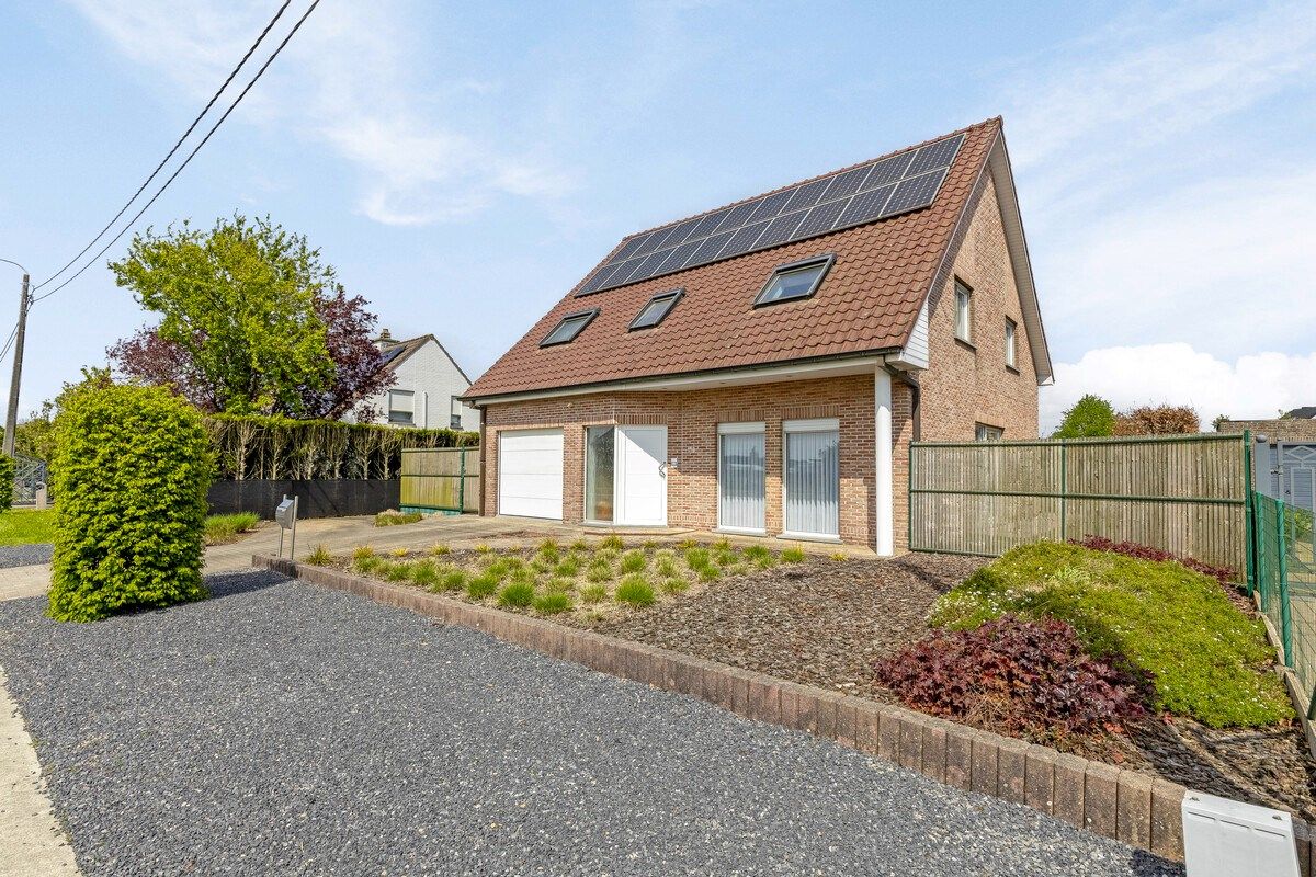 Hoofdfoto van de publicatie: Ruime woning met prachtige tuin. 