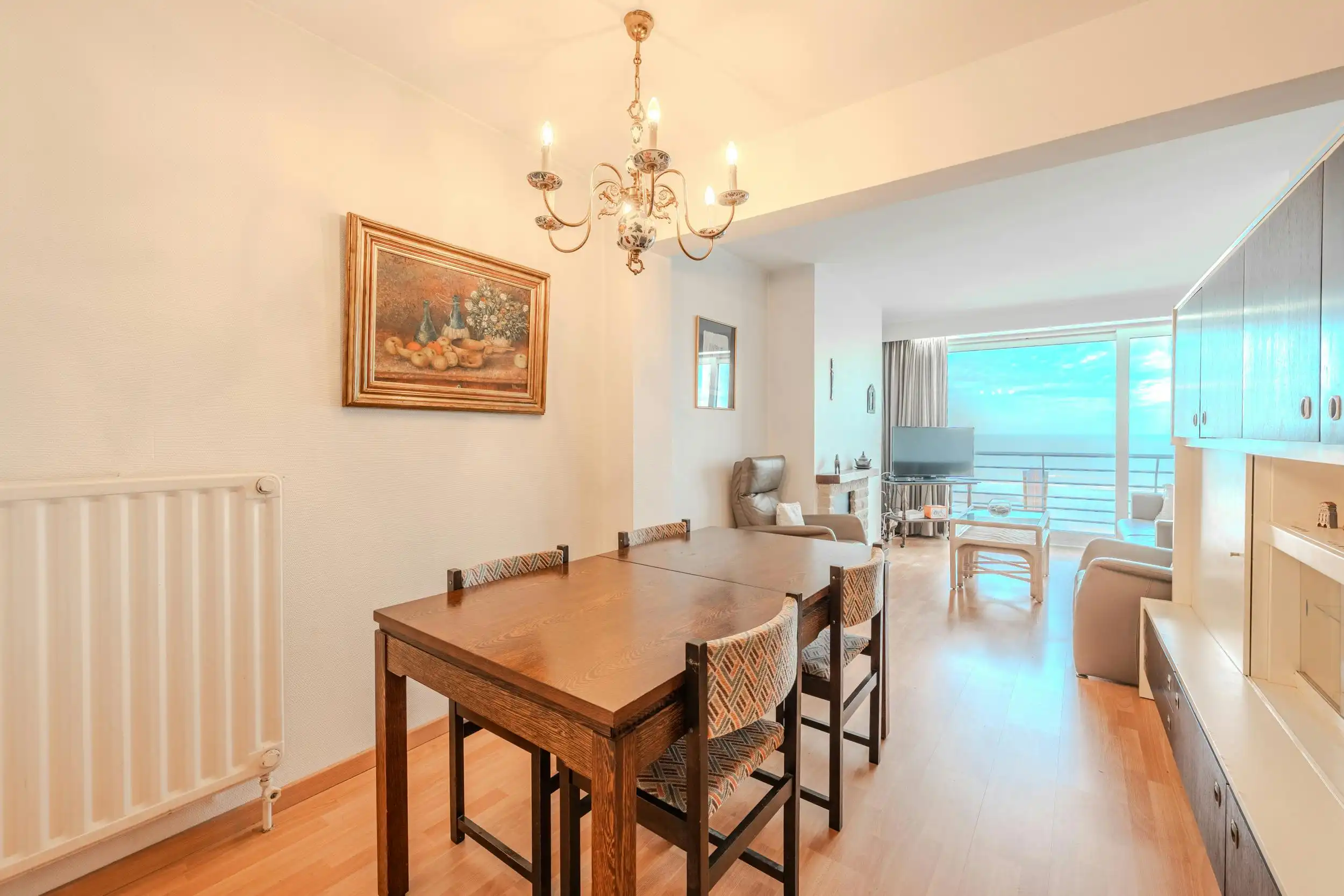 Appartement met 2 slaapkamers en terras op de Zeedijk! foto 2