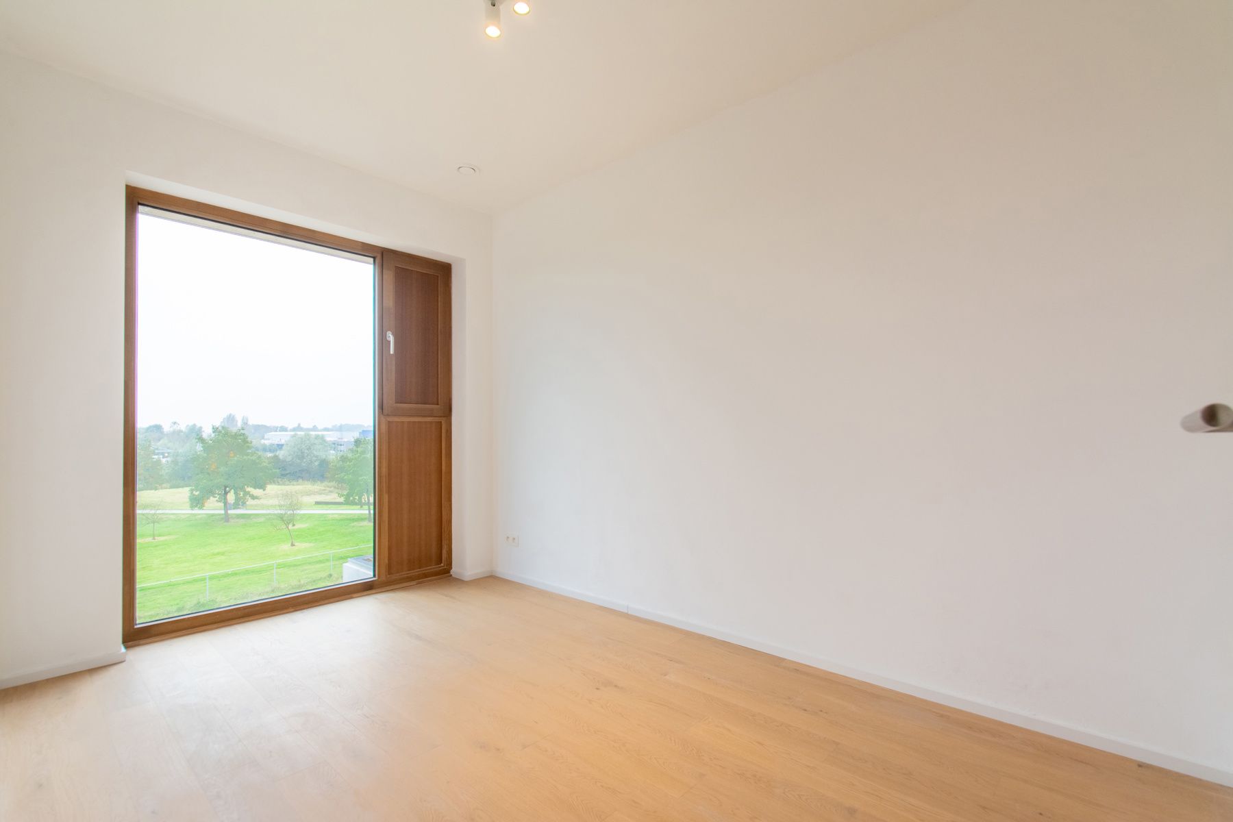 Rustig en comfortabel 3slpk appt. met zicht op park  foto 18