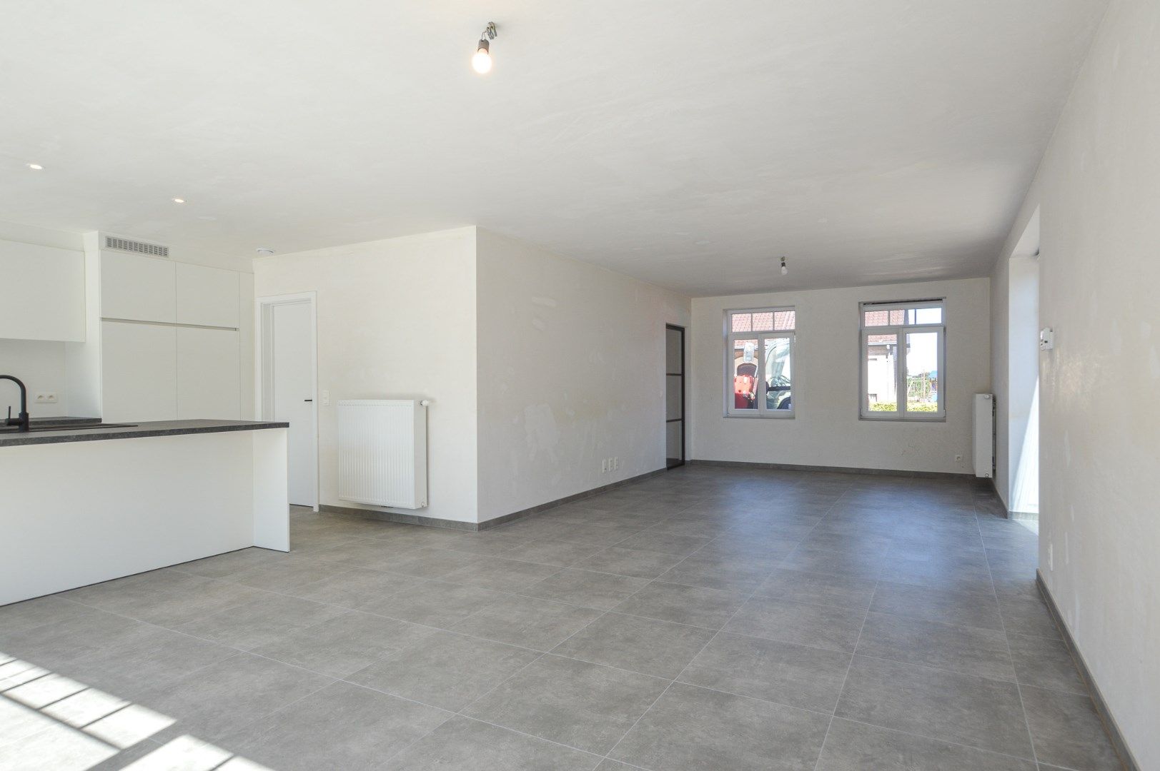 Halfopen nieuwbouwwoning te huur in Roksem.  foto {{pictureIndex}}