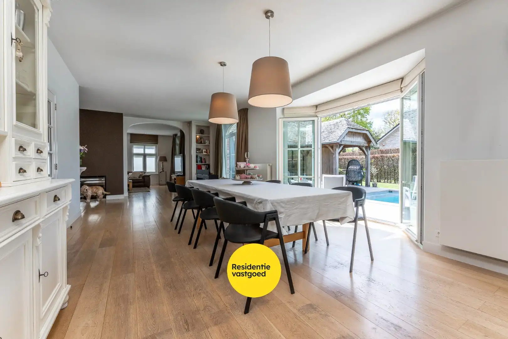 Exclusieve villa met zwembad en poolhouse in de nieuwe St-Annawijk te Sint-Andries foto 10