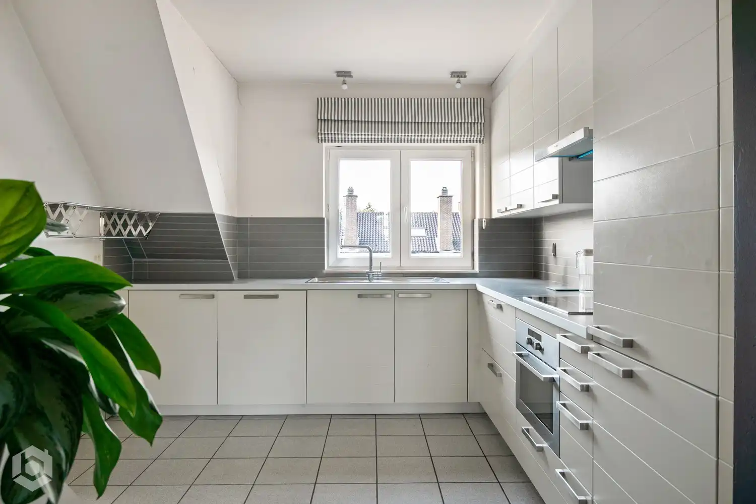 Instapklaar appartement met 2 slpkrs, riant terras en garage foto 8