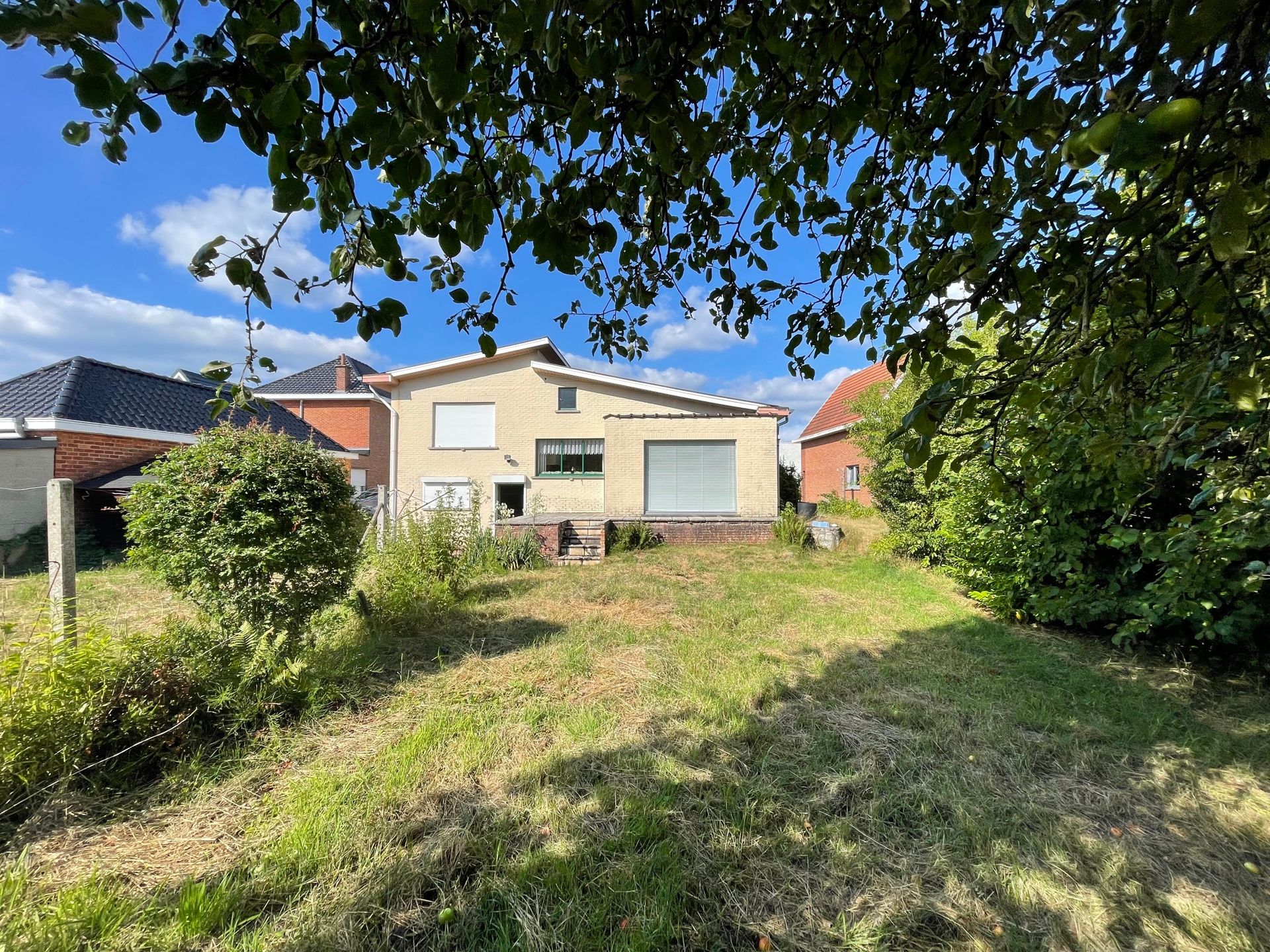 Te renoveren woning met veel potentieel foto 27