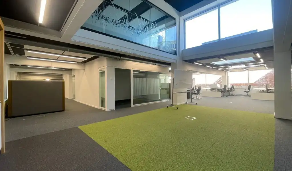 Volledig ingerichte kantoren te huur in Papyrus Antwerpen foto {{pictureIndex}}