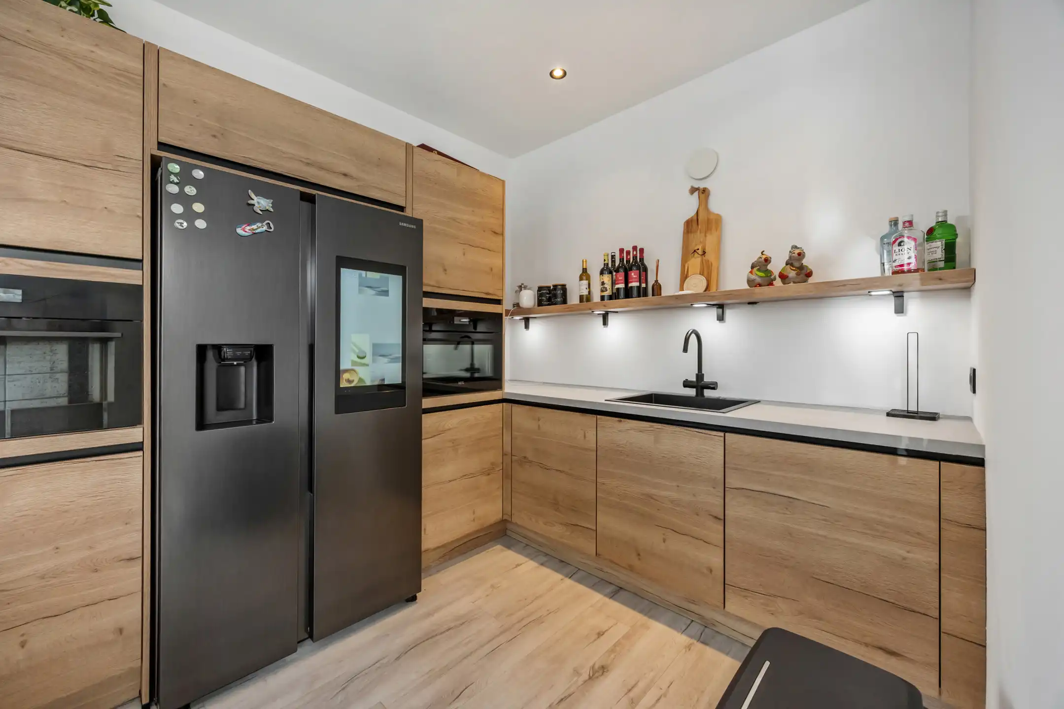 Gerenoveerde gezinswoning + werkplaats / garage foto 9